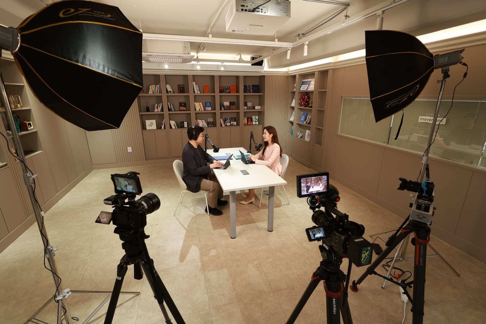 VELTIS studio view 1